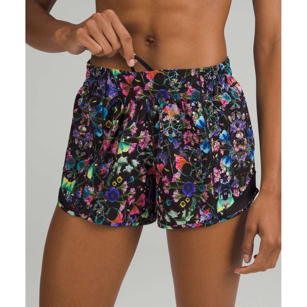 Lululemon Hotty Hot Low Rise Short  2.5"